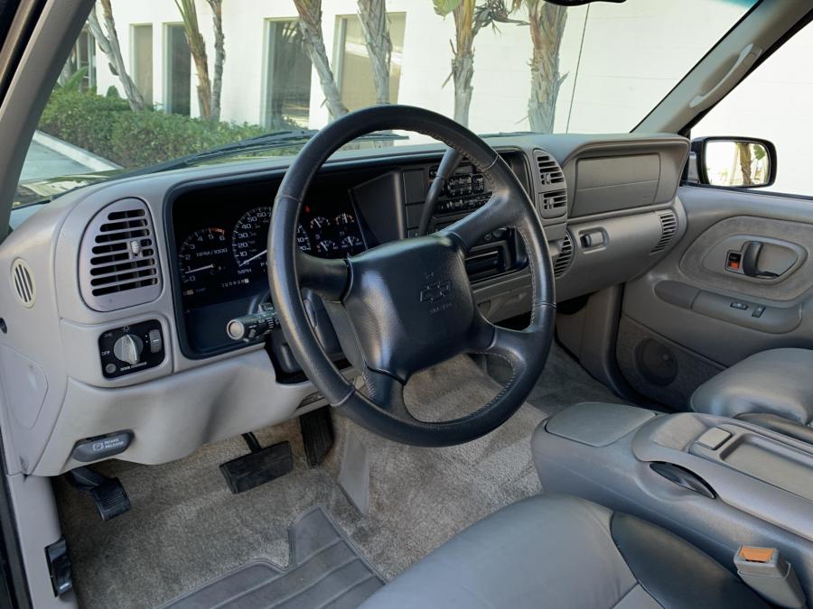 Торпедо Chevrolet Tahoe Limited (GMT840) 2000 года  (фото 99 из 233)